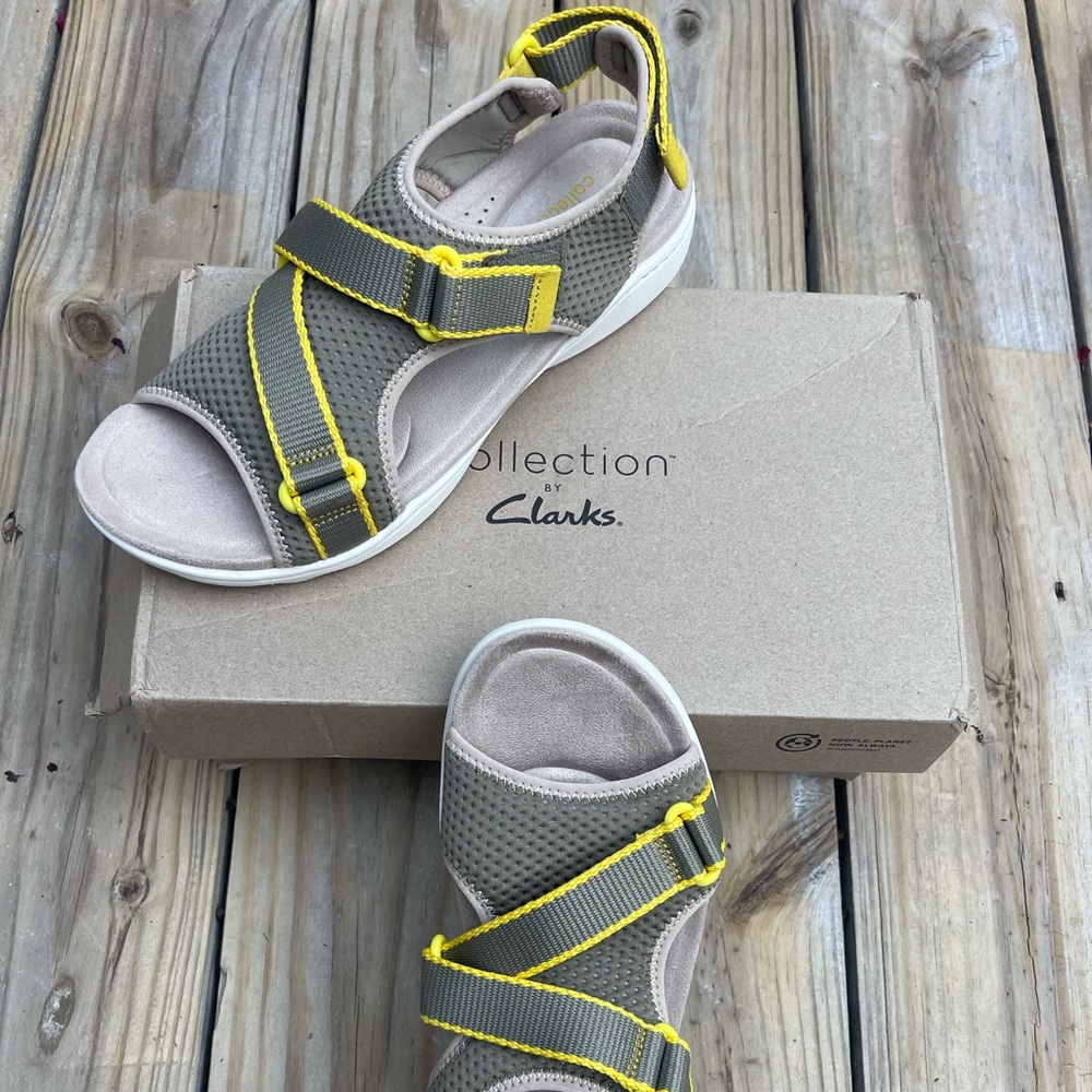Clarks Women's Amanda Stroll Flat Sandal Size 8.5